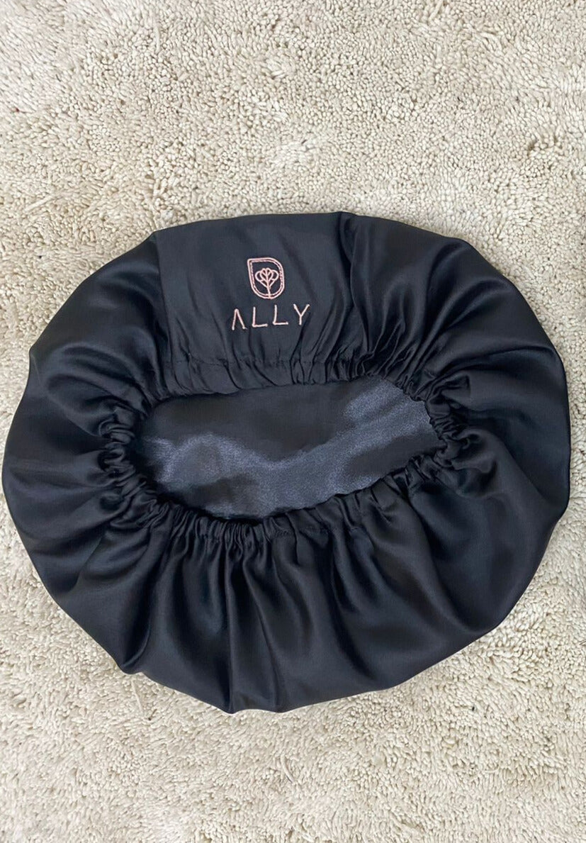 Touca Cetim Personalizada em Bordado