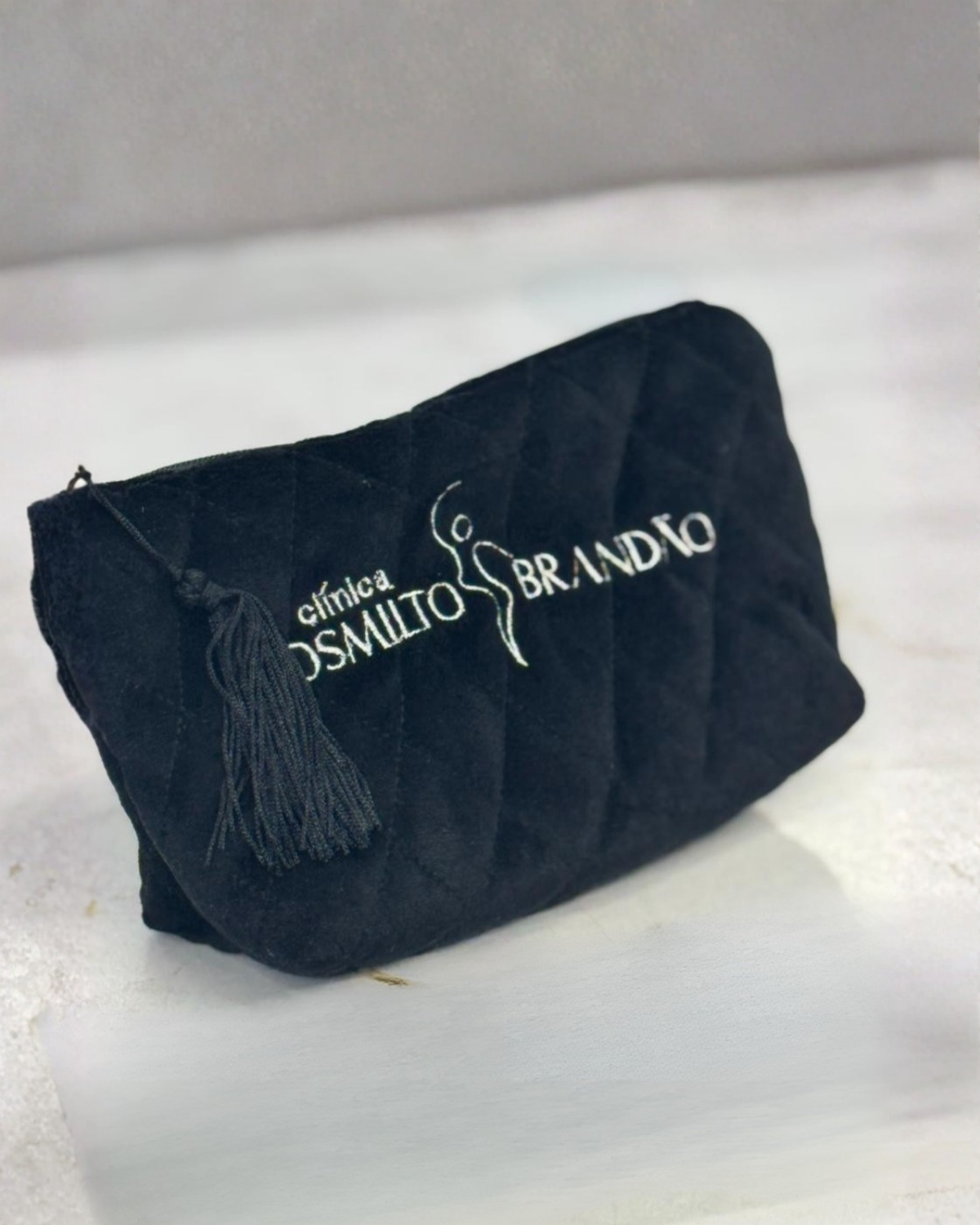 Necessaire Plush Preto Elegance Personalizada em Bordado