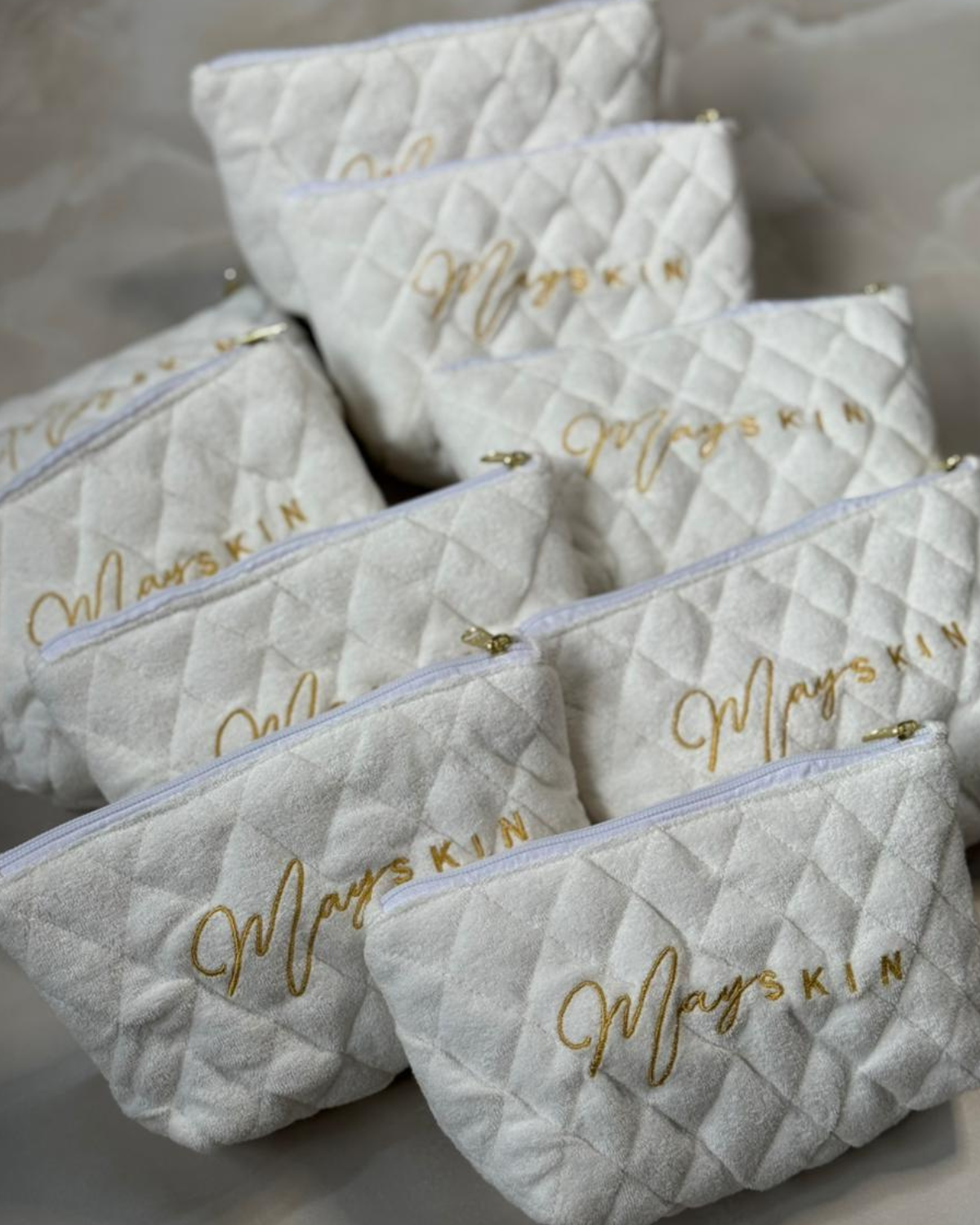 Necessaire Atoalhada Branca Luxo Personalizada em Bordado