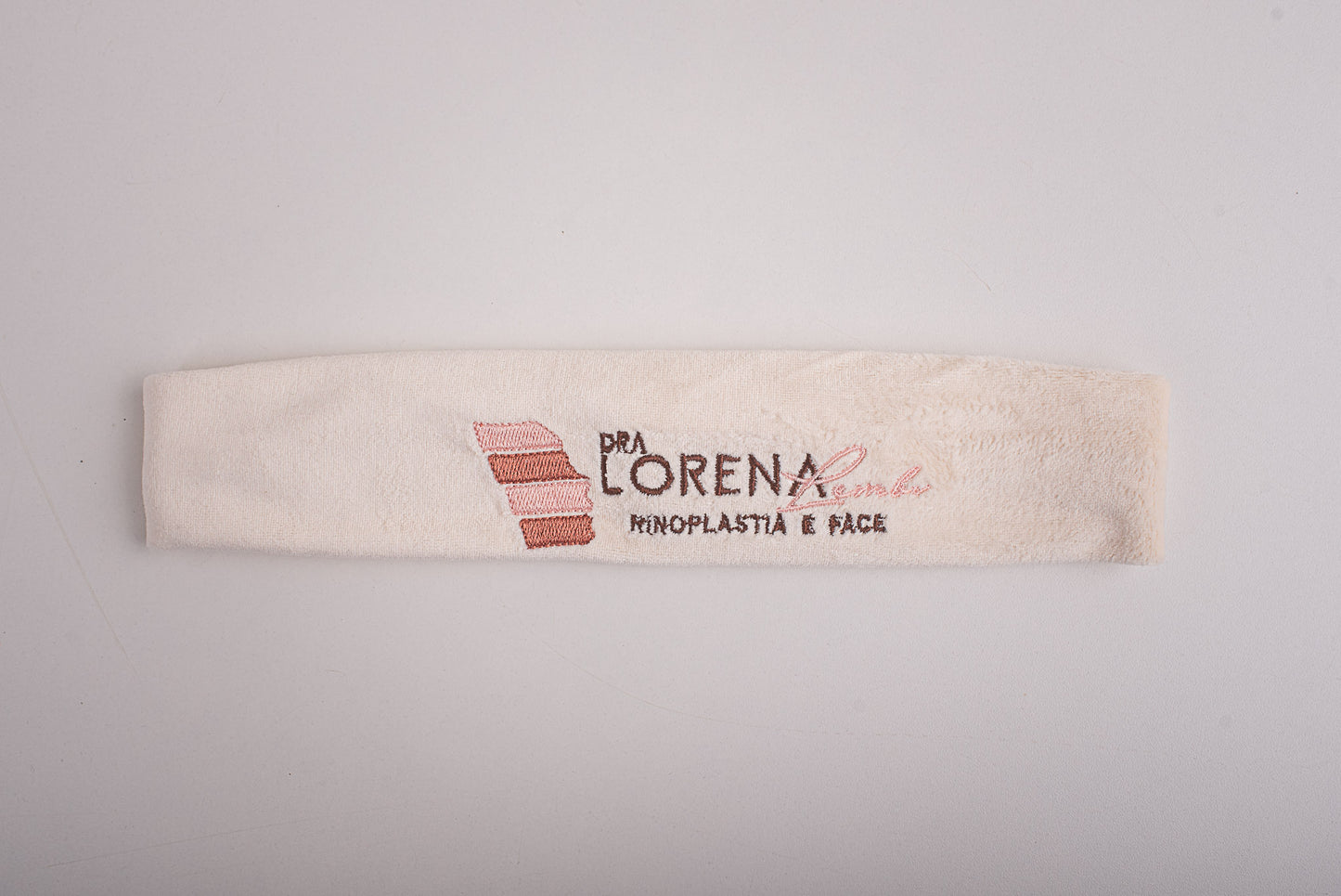 Faixa Capilar Elástico Plush Elegance Personalizada em Bordado