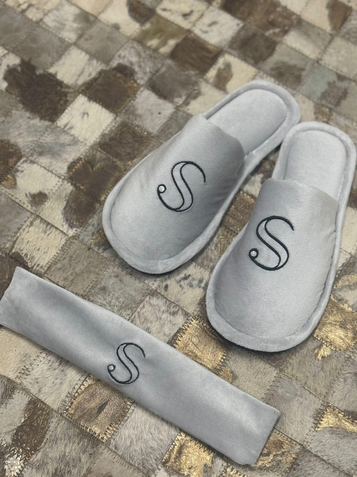 Pantufa Plush Personalizada em Bordado