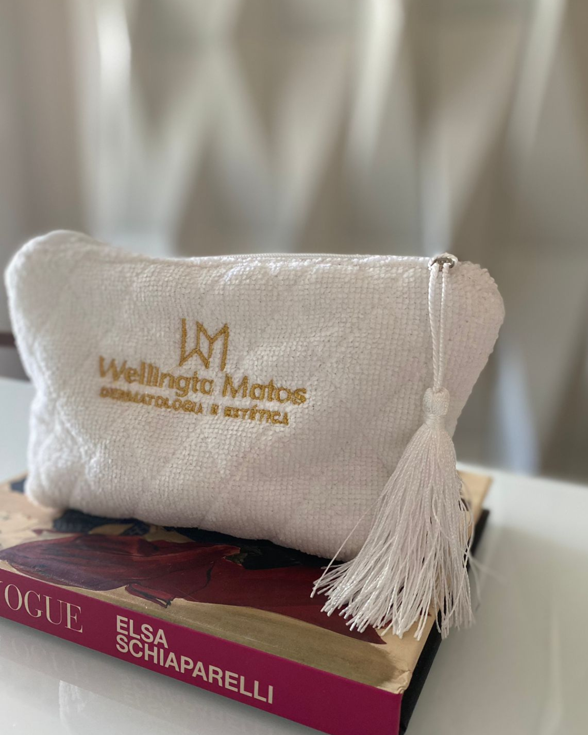 Necessaire Atoalhada Branca Luxo Personalizada em Bordado