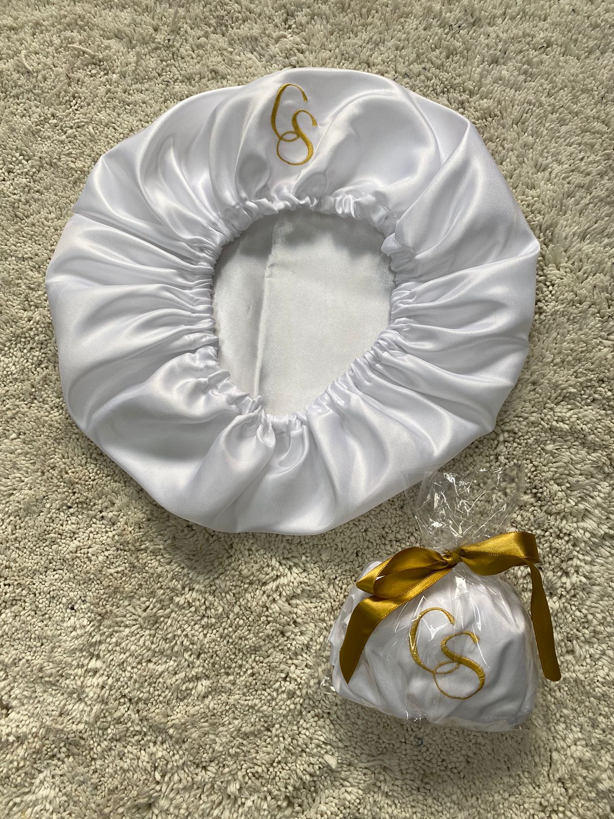 Touca Cetim Personalizada em Bordado