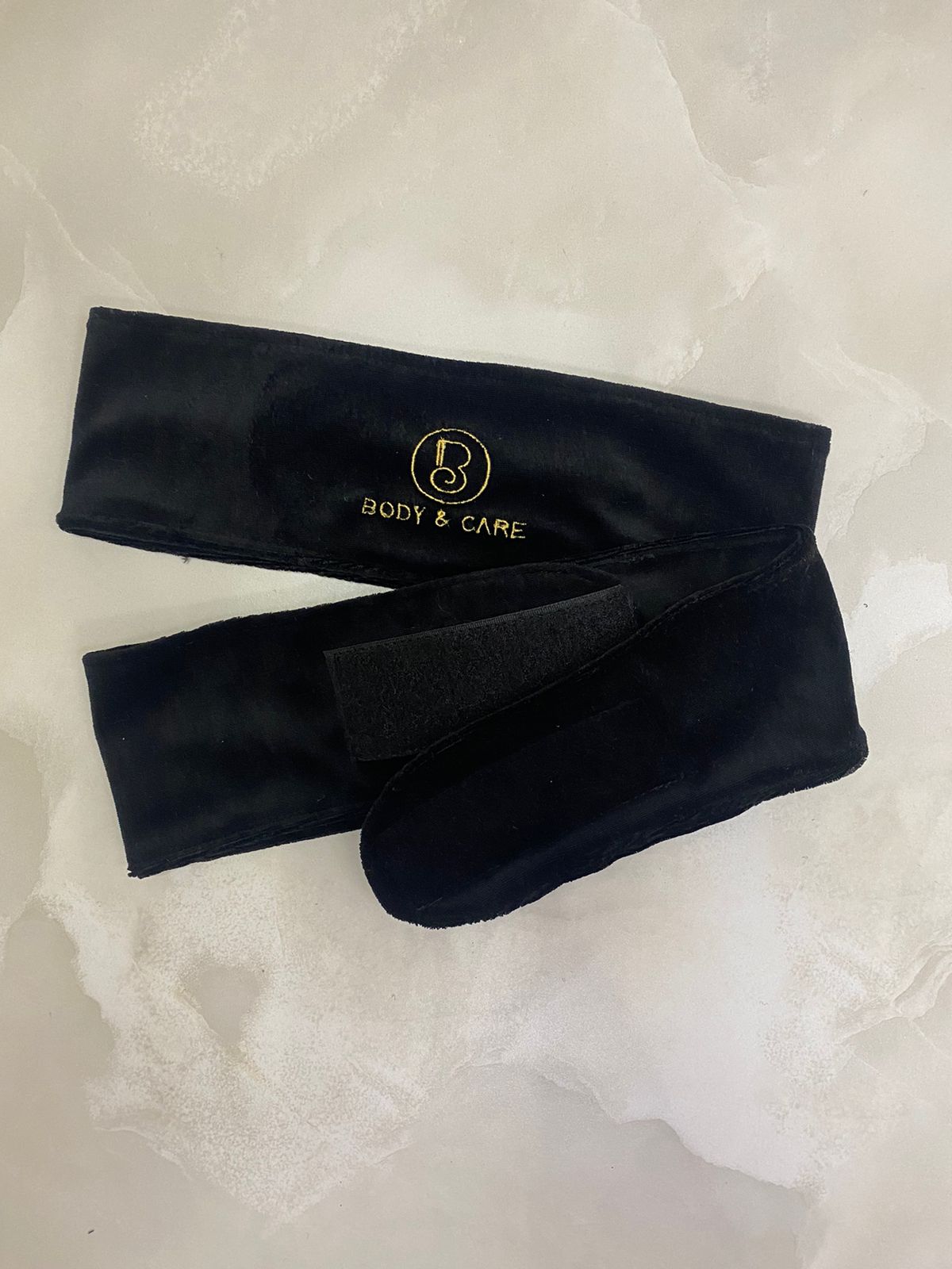 Faixa Capilar Velcro Plush Elegance Personalizada em Bordado