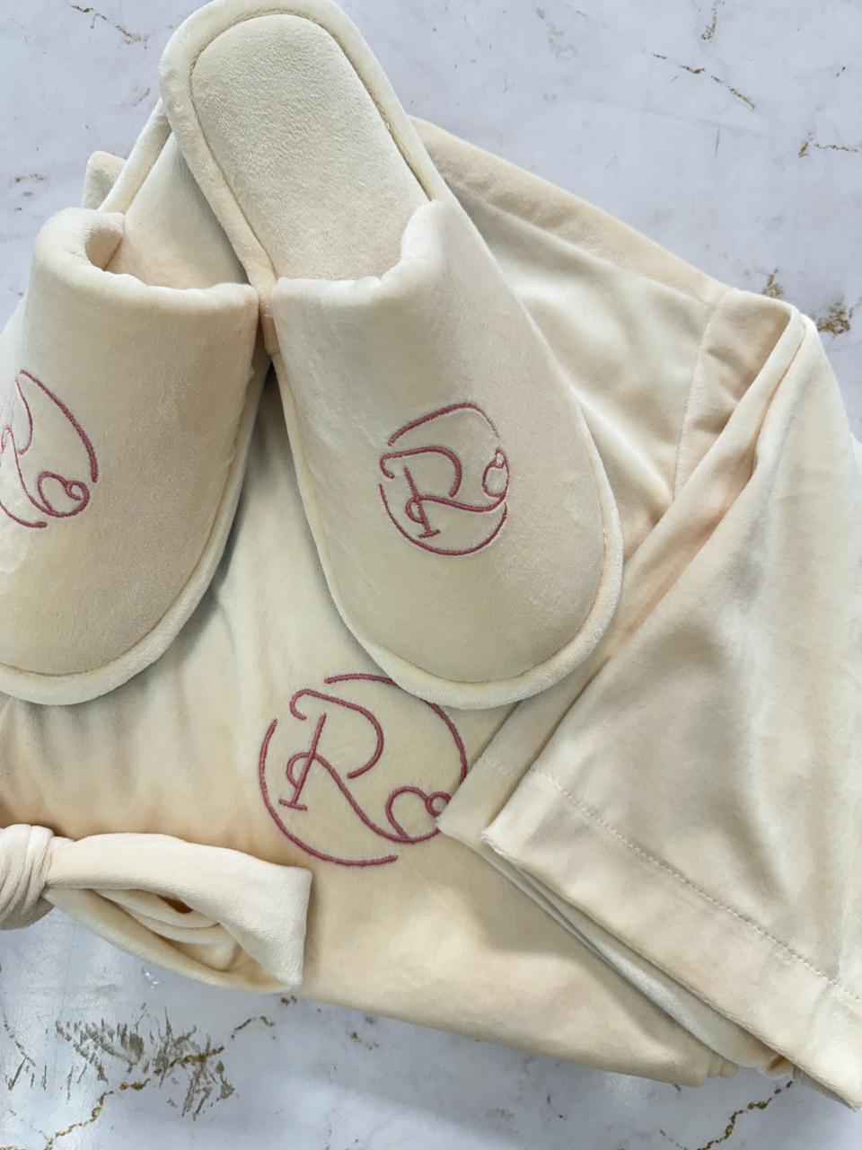 Pantufa Plush Personalizada em Bordado