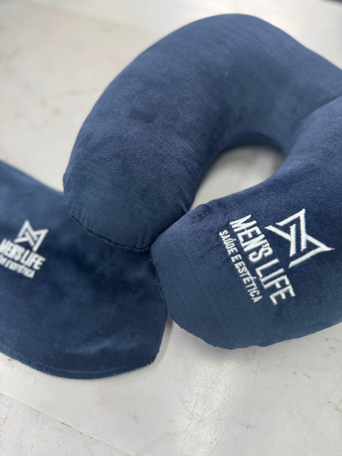 Kit Faixa Pós Transplante Capilar e Travesseiro de Pescoço Personalizado Marinho