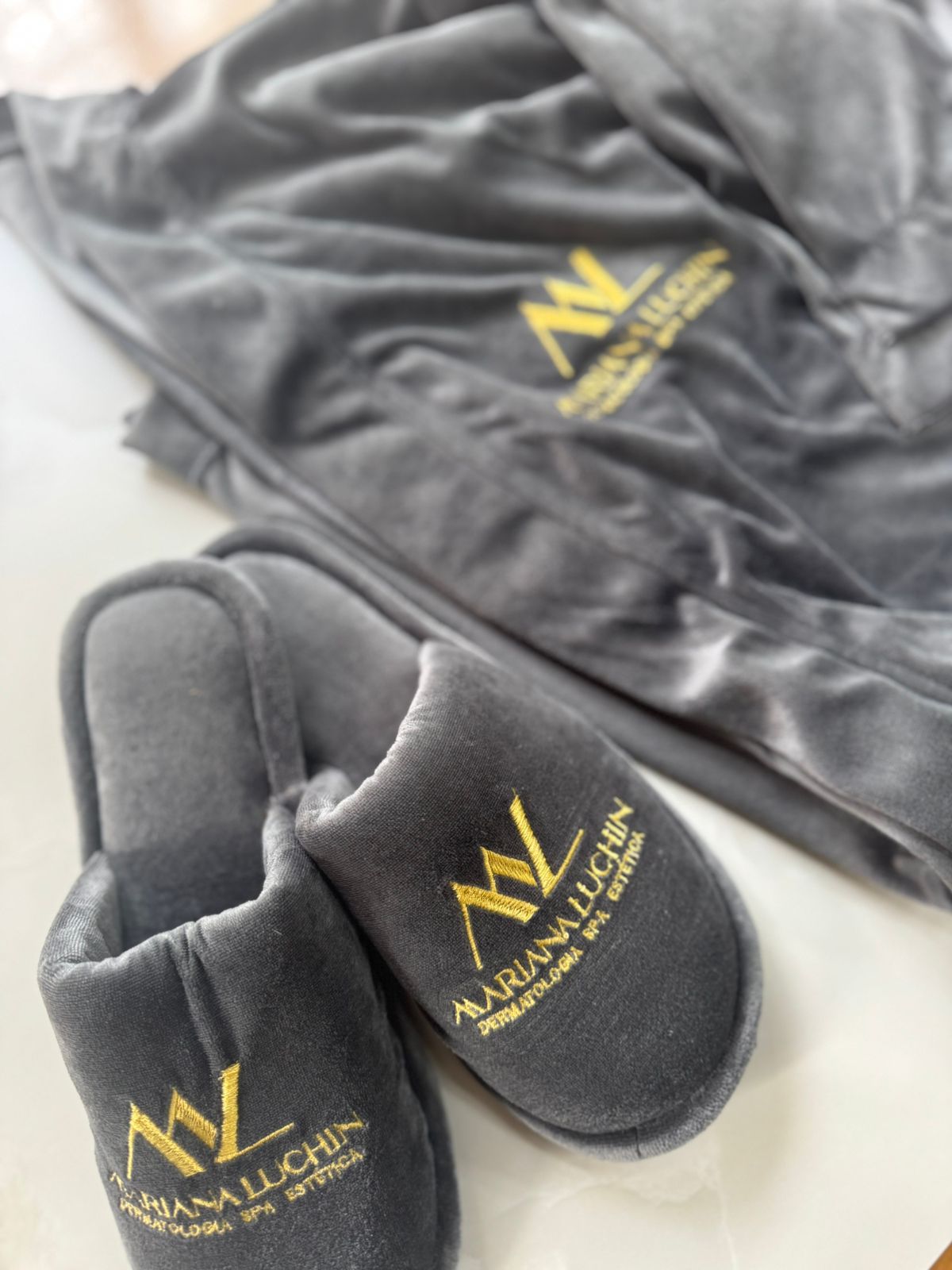 Pantufa Plush Personalizada em Bordado