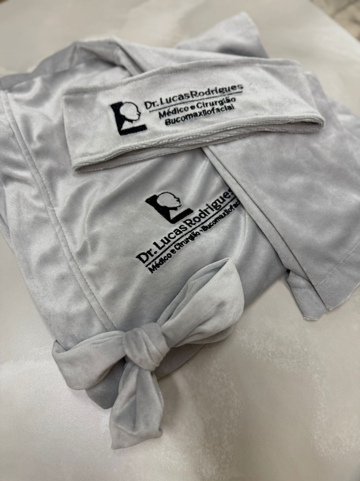 Roupão Plush Aveludado Elegance Personalizado em Bordado